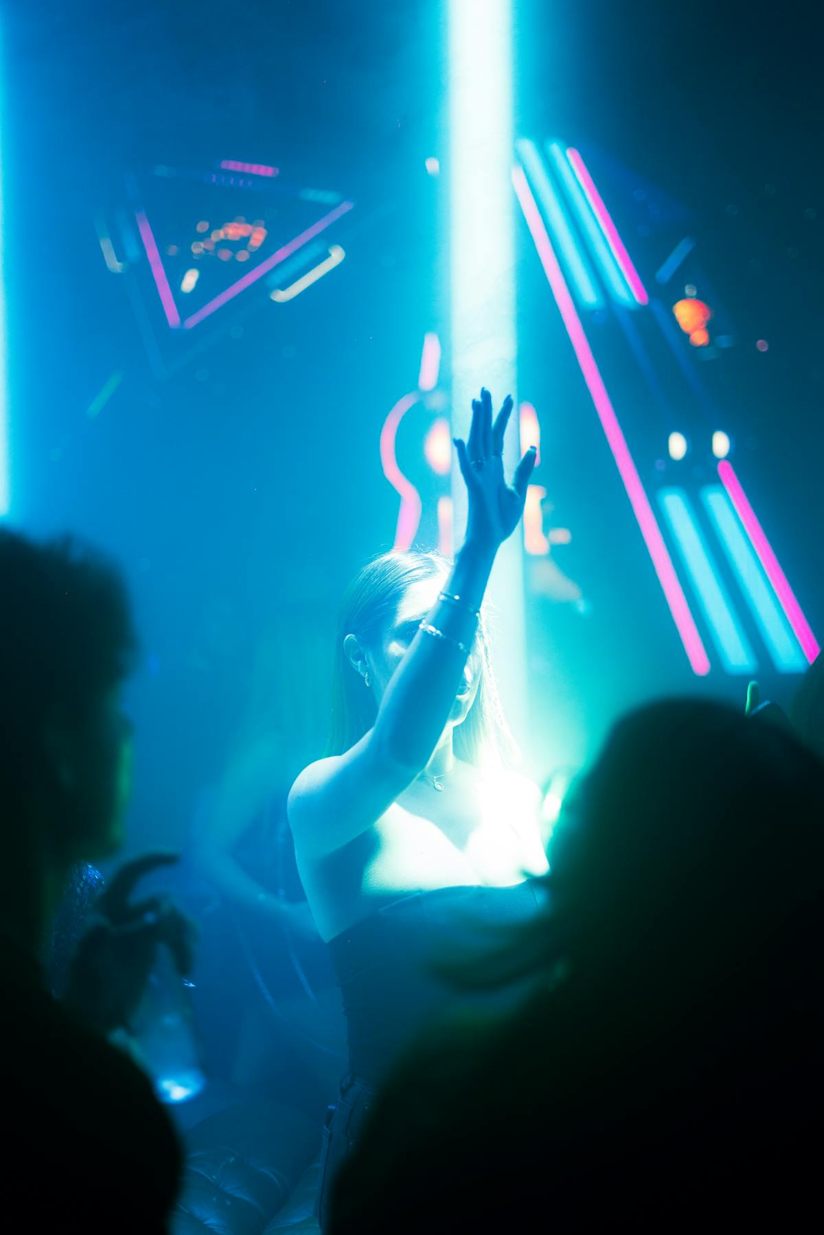 Gece kulübü &mdash; lounge, neon ışık
