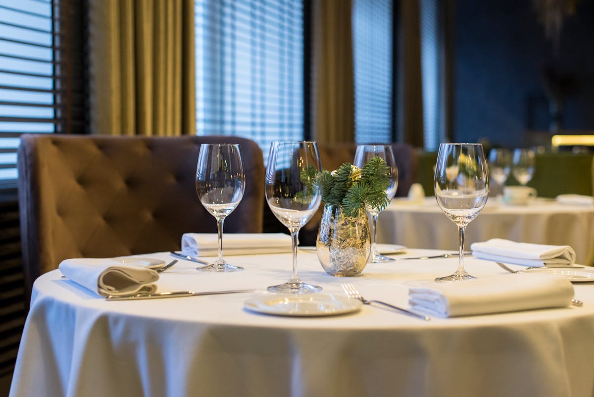 Fine dining restoran &mdash; premium sunum