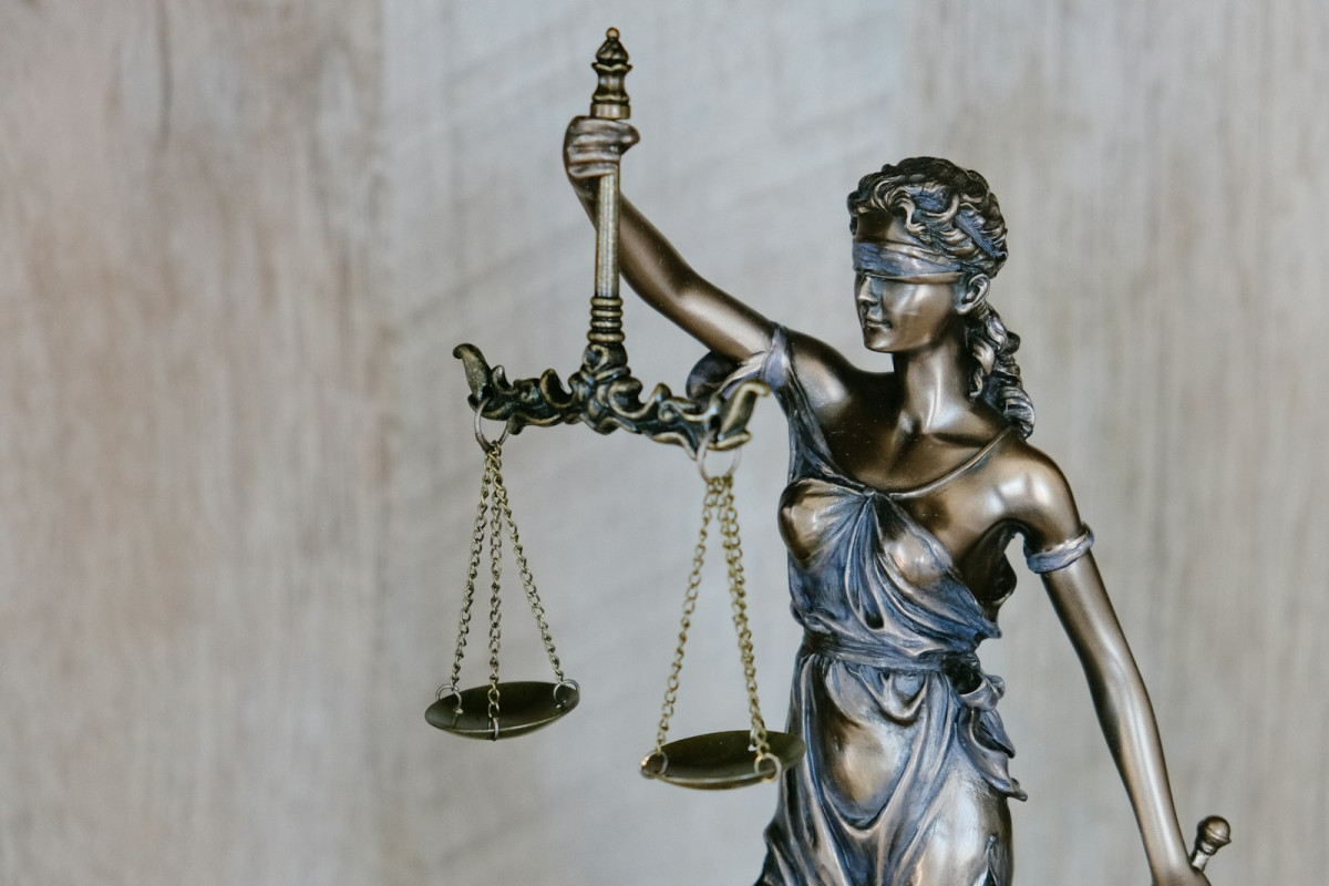 Yasa ve düzenleme — menü şeffaflık kanunu 2026 — Fotoğraf: Tingey Injury Law Firm / Unsplash